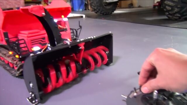 A large 3d printed robotic tracked snow machine goes to work! spyker kat rc a