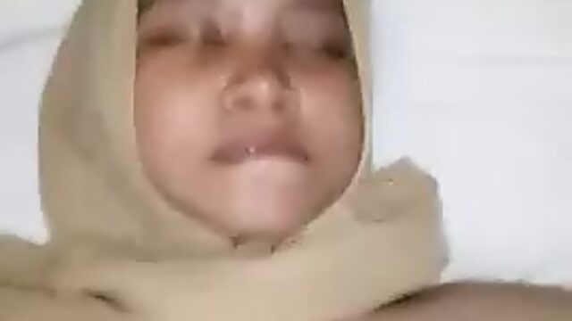 indonesian - cewek jilbab dientot part 1