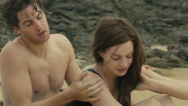 Энн Хэтэуэй (Anne Hathaway) голая в фильме «Один день» (2011)